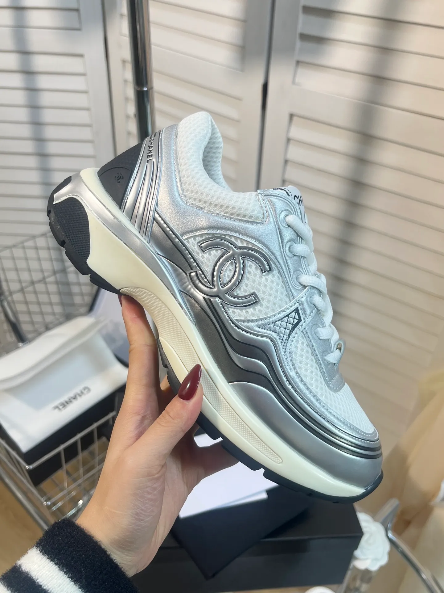 👟👟Ex-factory price 640👟👟 Women's shoes, women's clothing, men's +10chanel Chanel 2023 early spring vacation series, the latest casual sports shoes, silver white, gold white, silver gray, black and red! Incomparably beautiful and easy to wear, very light, the lining is also super soft, super comfortable, the upper is breathable, the color is high-end and durable, versatile. Upper: cowhide and cloth stitching. Lining: breathable mesh. Original foam combination outsole. Size: 35-45.